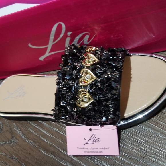 🏷2 for $18 Lia Sandals - Picture 2 of 2
